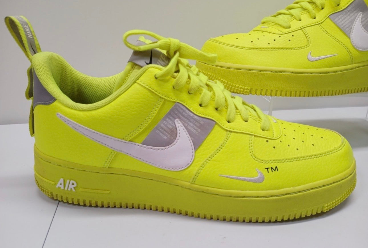 Nike Air Force 1 07 LV8 Utility Volt